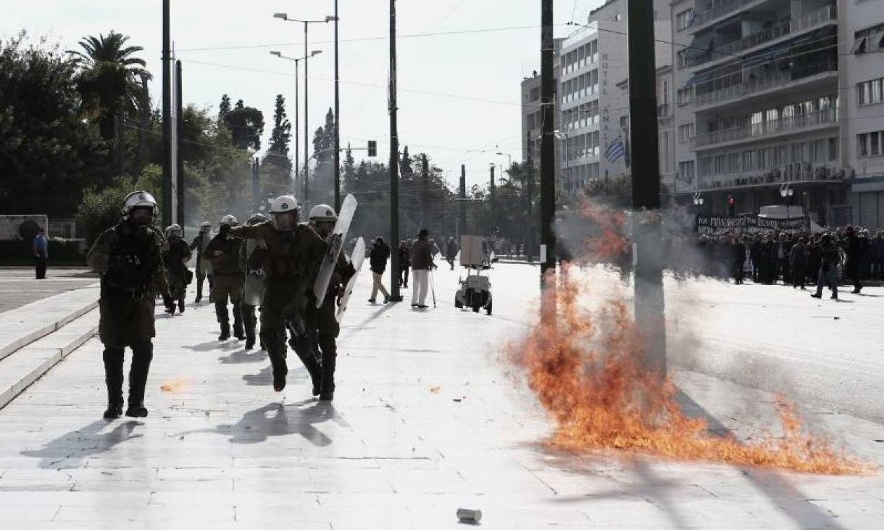Γενική απεργία: Επεισόδια στο κέντρο της Αθήνας στο περιθώριο των συλλαλητηρίων (photos - videos)