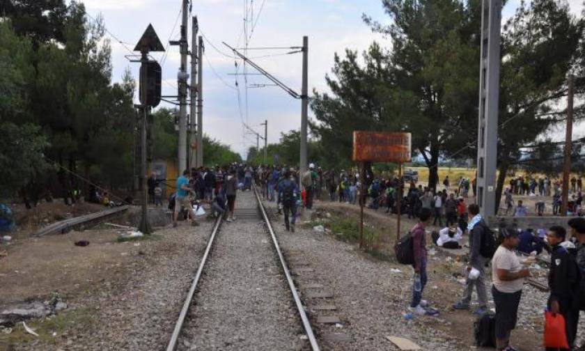 Άνοιξε για τους πρόσφυγες το σημείο διέλευσης στην ουδέτερη ζώνη Ελλάδας - Σκοπίων