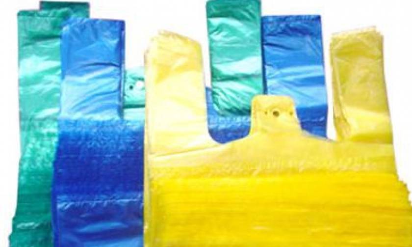 Βρετανία: Η χρέωση για τις πλαστικές σακούλες στην Αγγλία περιόρισε τη χρήση τους κατά 78%