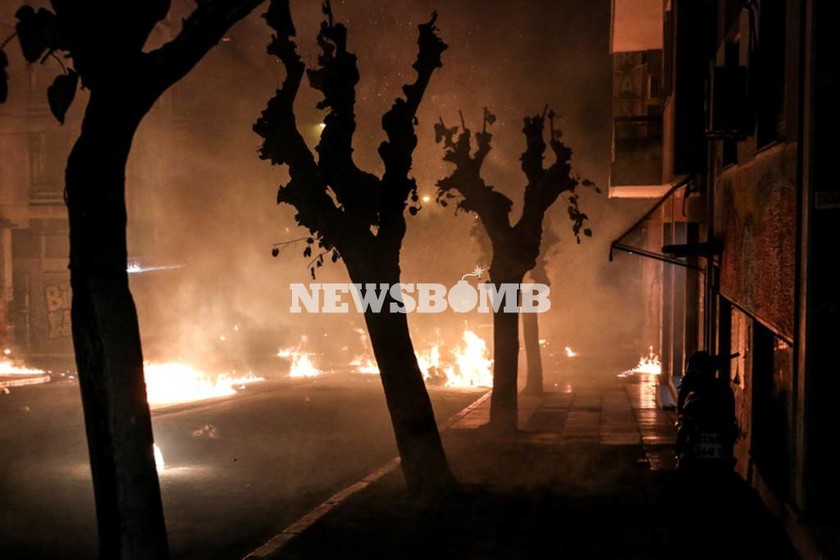 Αποκλειστικό φωτορεπορτάζ Newsbomb.gr: H Αθήνα στις φλόγες (video)
