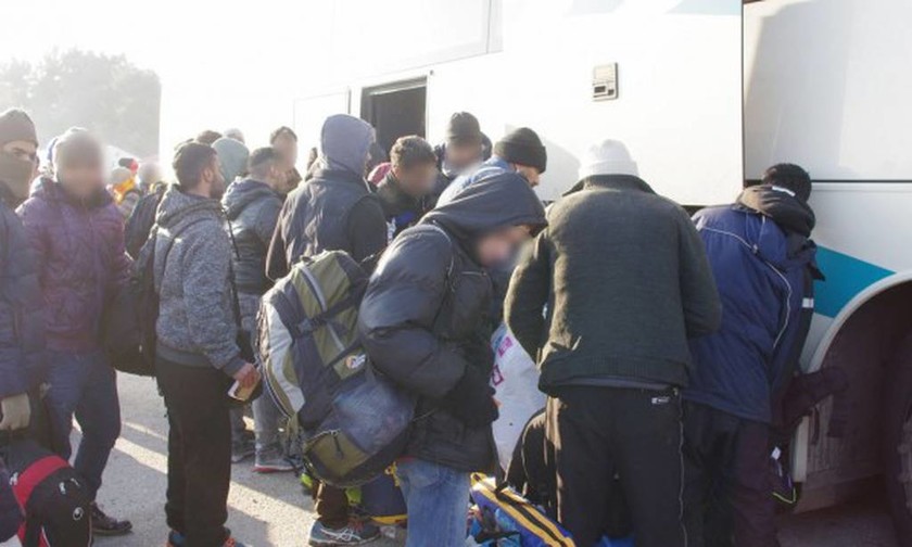 Ειδομένη: Έφτασαν τα πρώτα λεωφορεία με μετανάστες στην Αθήνα