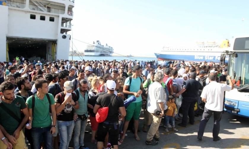 Στο λιμάνι του Πειραιά σήμερα 4.500 πρόσφυγες