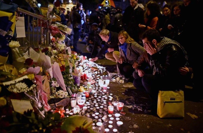 Ένας μήνας από το χτύπημα στο Παρίσι: Τα  λεπτά που άλλαξαν για πάντα την Ευρώπη (pics+vid)