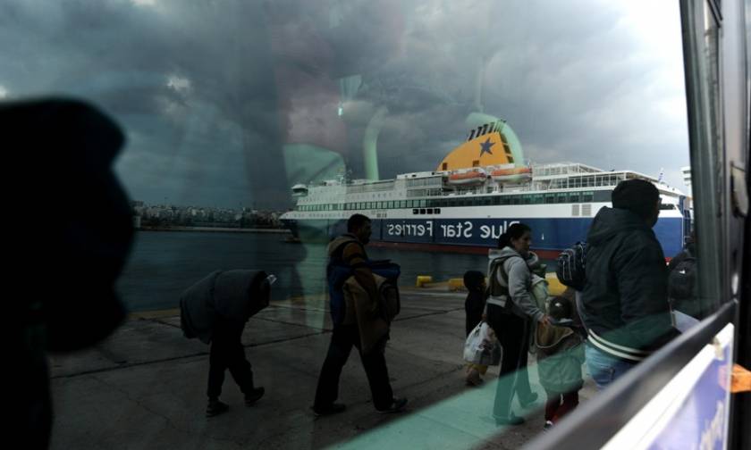 Πειραιάς: Περισσότεροι από 2.300 μετανάστες έφτασαν σήμερα Σάββατο στο λιμάνι