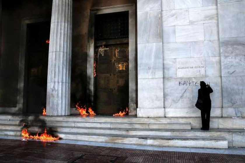 «Κάψτε την τράπεζα», Ελλάδα 12 Νοεμβρίου 2015-12-12