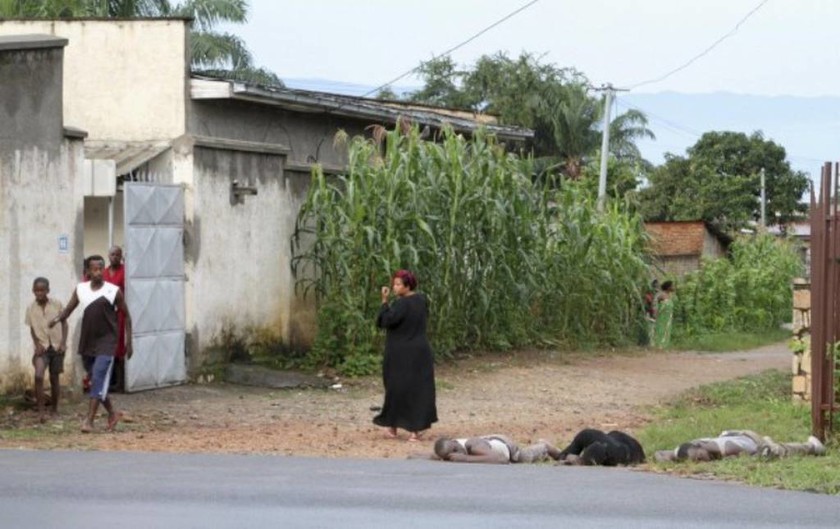 Οι συγκλονιστικές φωτογραφίες από το μακελειό στο Μπουρούντι - Προσοχή σκληρές εικόνες (pics)