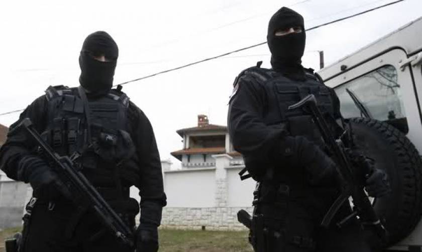 Σερβία: Κατέσχεσαν όπλα και εκρηκτικά που προορίζονταν για τη Γαλλία