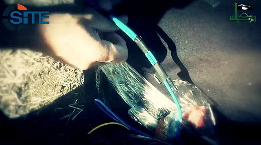 Νέο αρρωστημένο βίντεο: Τζιχαντιστές ανατίναξαν αιχμαλώτους με εκρηκτικά (σκληρές εικόνες)
