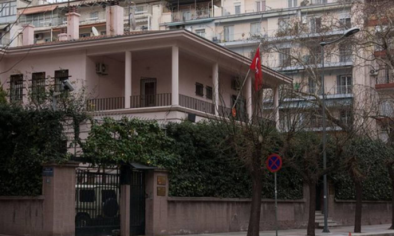Βόμβες μολότοφ στο τουρκικό προξενείο στη Θεσσαλονίκη