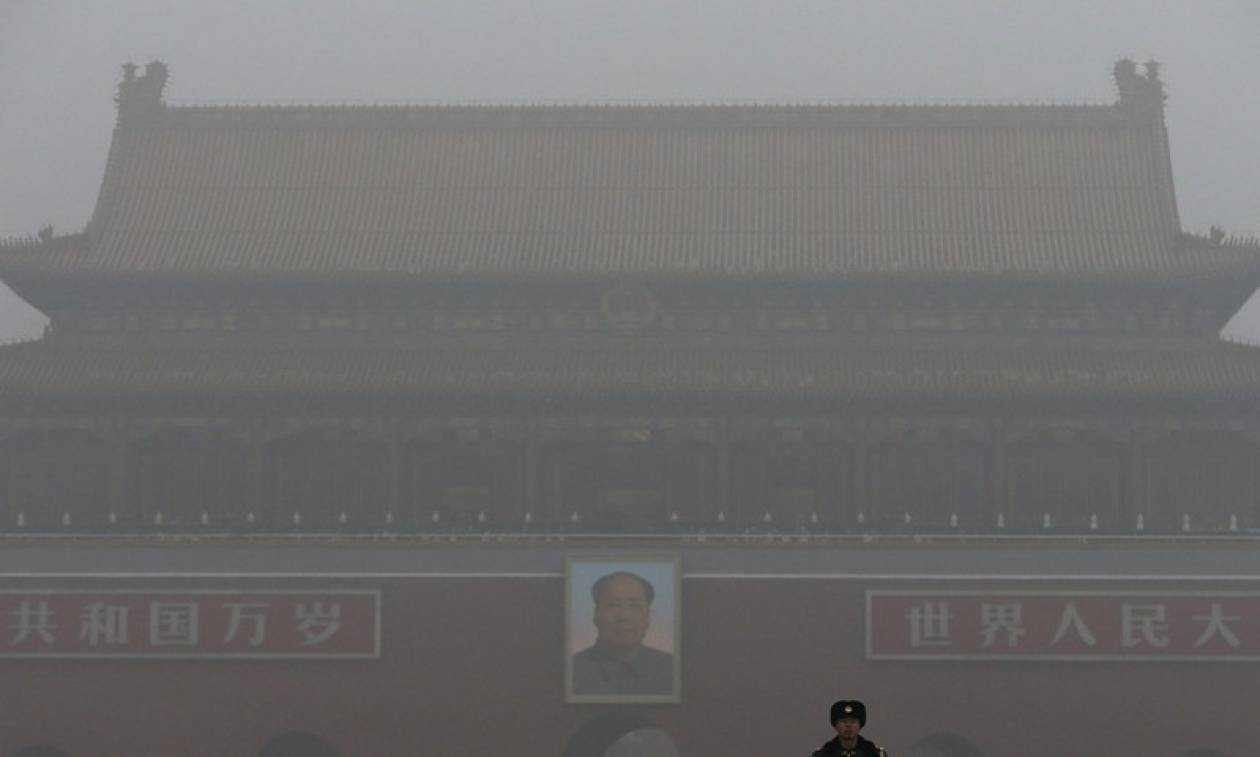 Η ατμοσφαιρική ρύπανση «πνίγει» το Πεκίνο - «Κόκκινος συναγερμός» για δεύτερη φορά