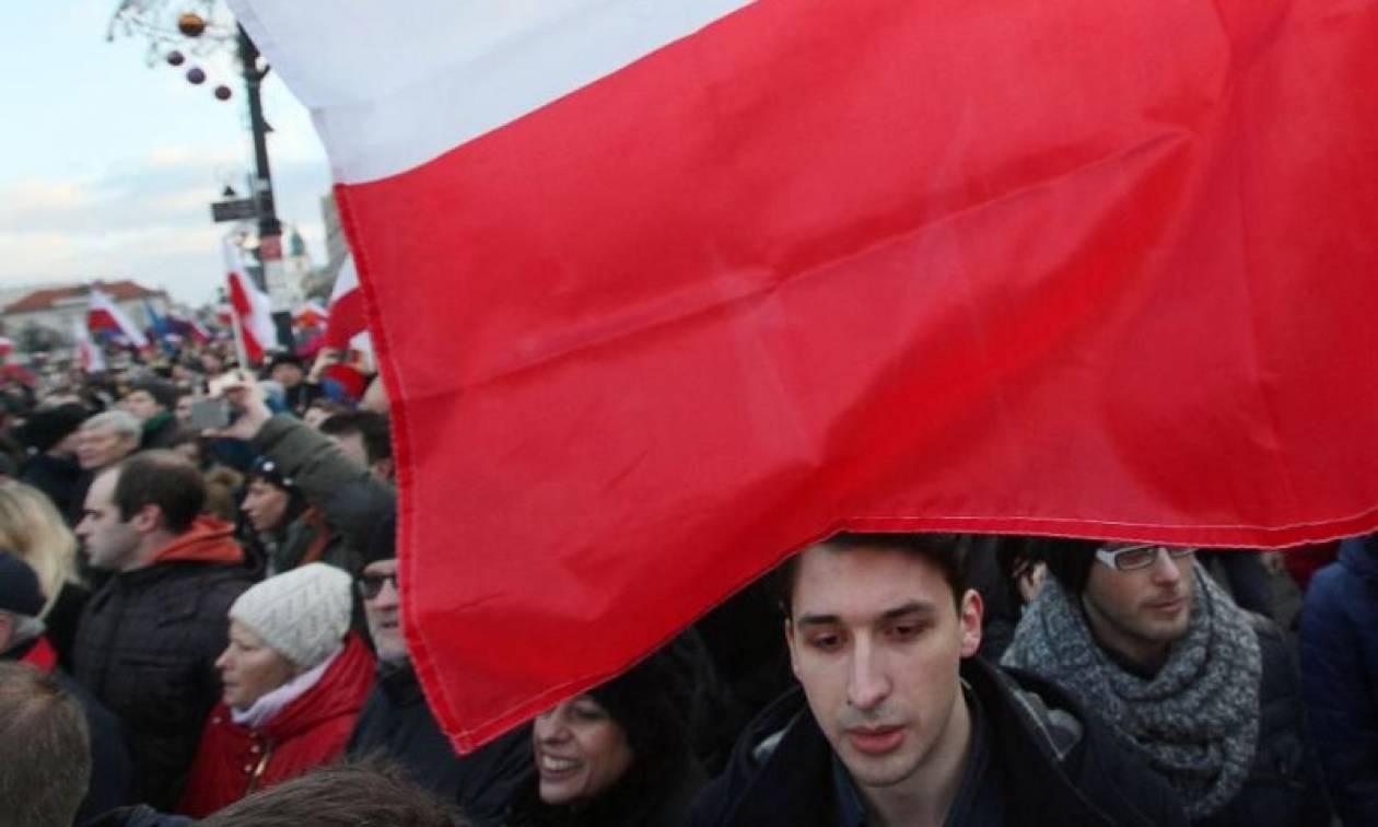 Πολωνία: Χιλιάδες διαδηλωτές ενάντια στην κυβέρνηση Κατσίνσκι