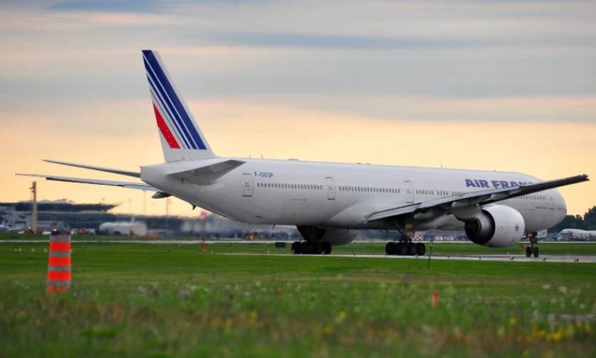 Συναγερμός στον αέρα: Αναγκαστική προσγείωση αεροσκάφους της Air France για βόμβα (Pic & Vid)