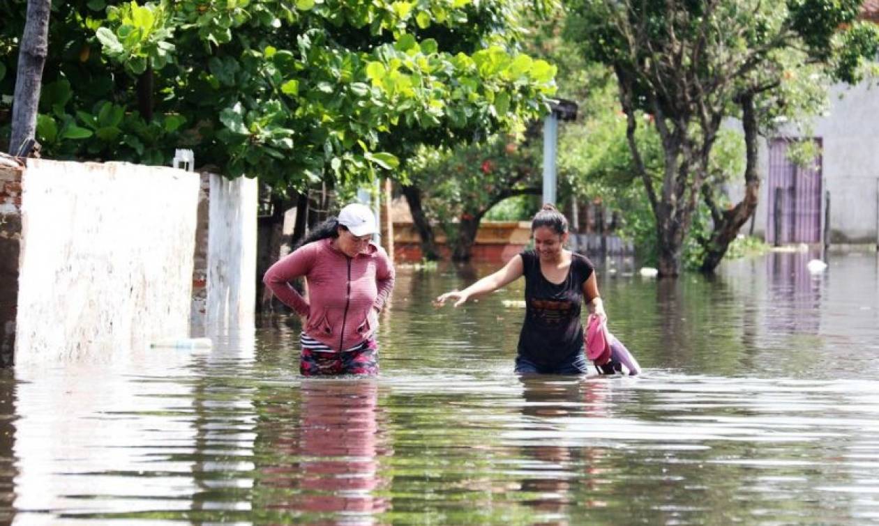 Φονικές πλημμύρες στην Παραγουάη: Δεκάδες χιλιάδες εγκαταλείπουν τις εστίες τους (Vid)