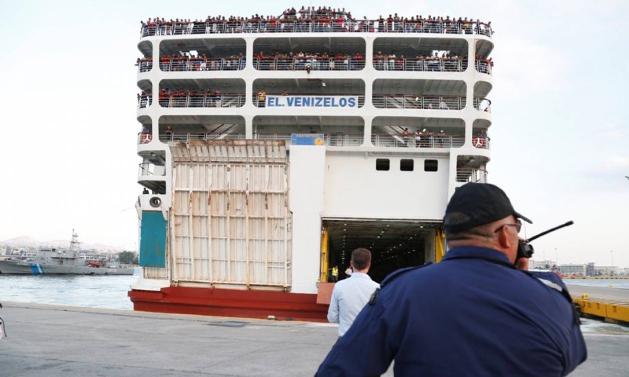 Ασταμάτητη η ροή προσφύγων στον Πειραιά - Σχεδόν 4.000 έφτασαν σήμερα Δευτέρα (21/12)