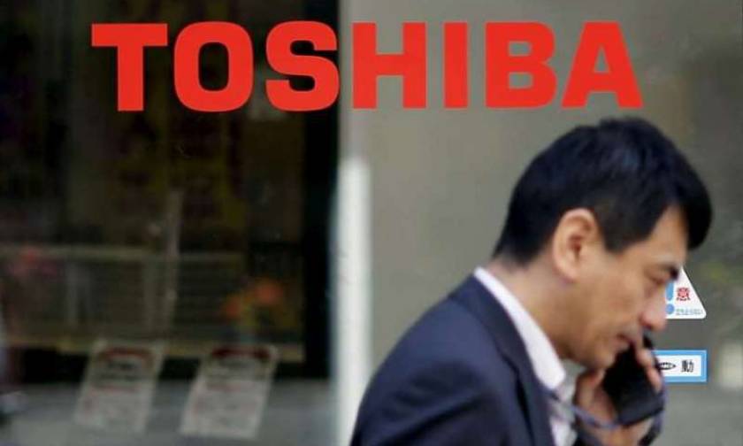 «Μαχαίρι» σε 7.000 θέσεις εργασίας ανακοίνωσε η Toshiba