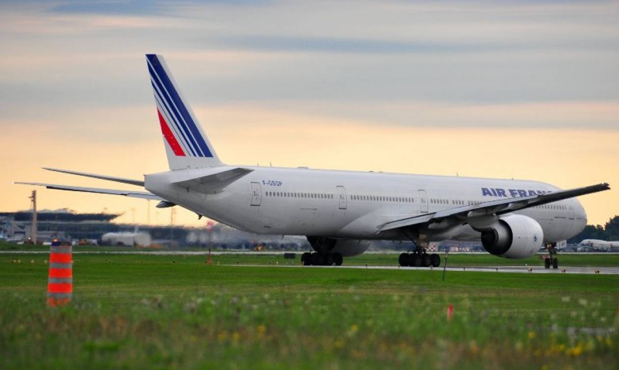 Υπό κράτηση ζευγάρι για ψεύτικη βόμβα σε αεροσκάφος της Air France