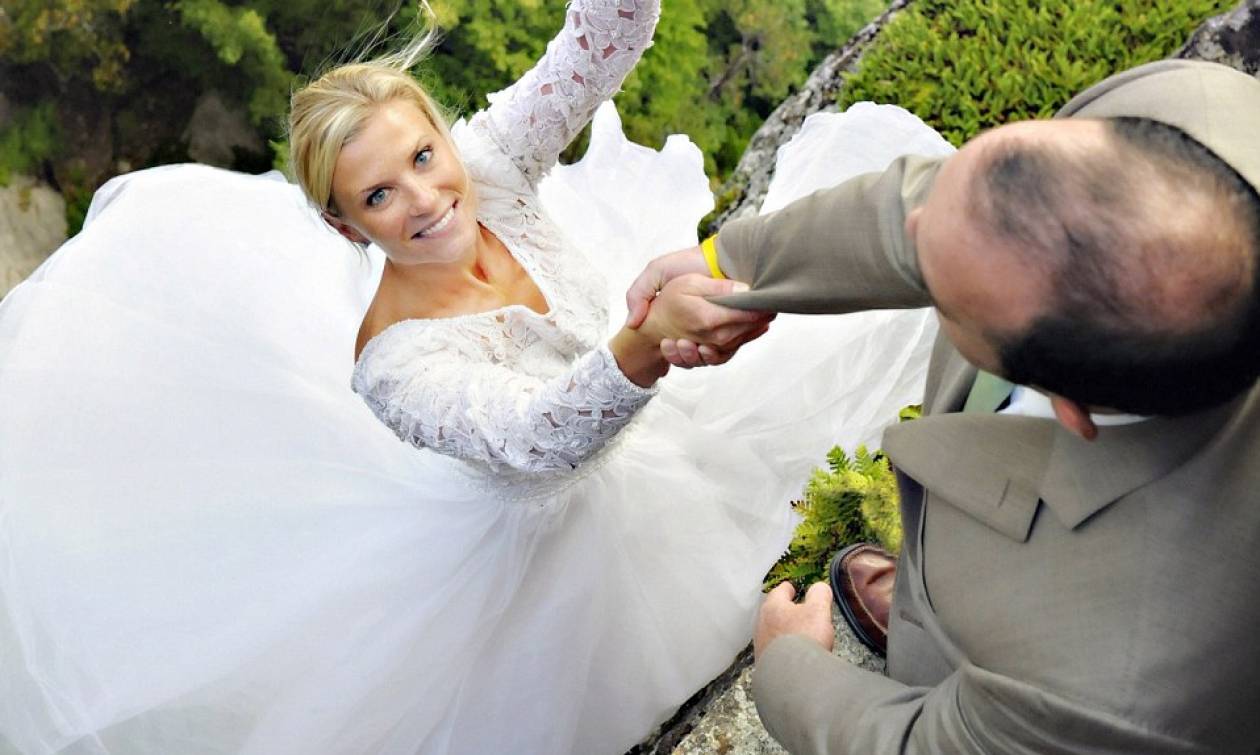 Τι συμβαίνει με τη νύφη που κρέμεται από έναν γκρεμό; Απίστευτο και όμως αληθινό (pics)