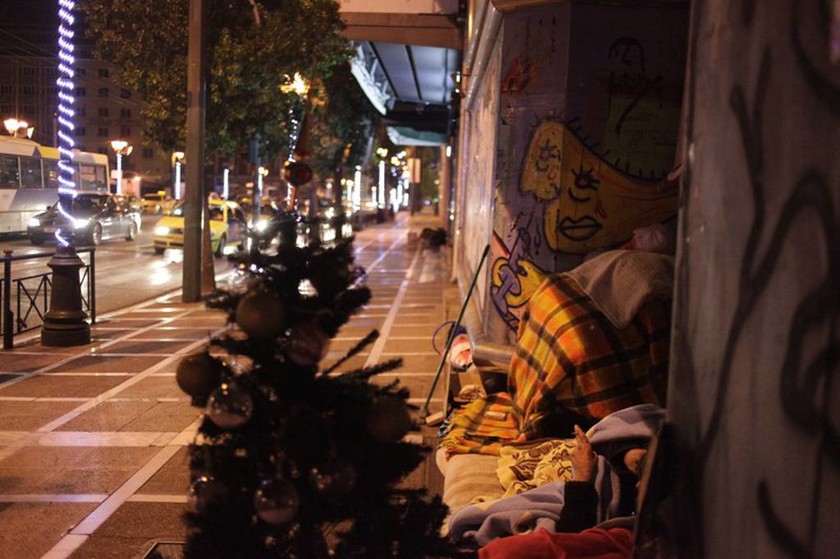 Δείτε το ξεχωριστό χριστουγεννιάτικο δέντρο της Αθήνας που έγινε viral
