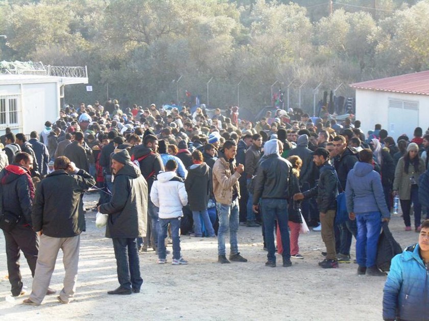 Λέσβος: 8.000 άτομα αποβιβάστηκαν σε δύο 24ωρα από τις τουρκικές ακτές (pics)