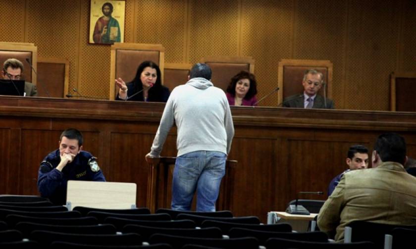 Δίκη Χρυσής Αυγής: «Φοβήθηκα» παραδέχθηκε αστυνομικός - μάρτυρας στη δολοφονία Φύσσα