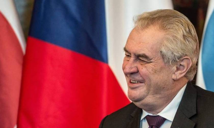 Μαζεύει τις… ασυμμάζευτες δηλώσεις του προέδρου της Τσεχίας η Πράγα
