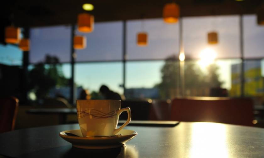 Λέσβος: Σε αυτό το καφέ τα βράδια γίνεται κατι εκπληκτικό όταν οι πελάτες φεύγουν (pic)