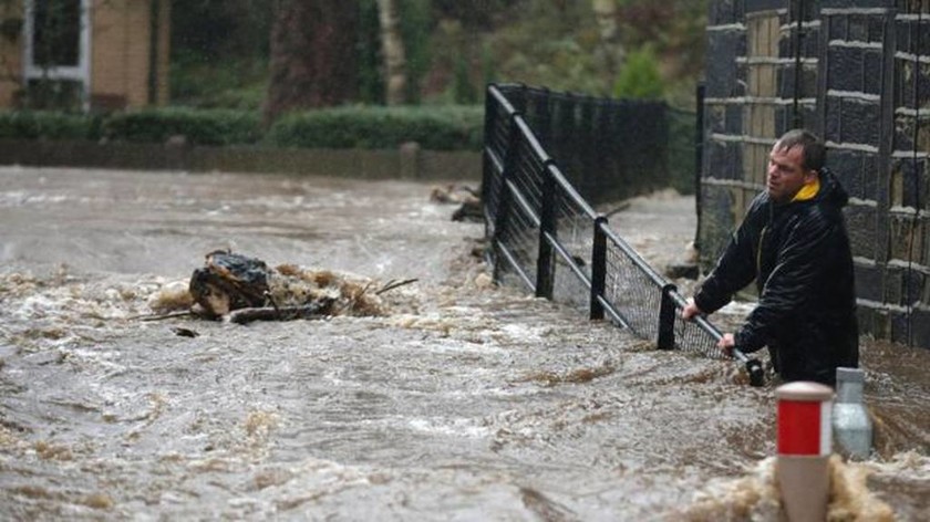 Βρετανία: Χάος στη Βόρεια Αγγλία από μεγάλες πλημμύρες (photos&vid)