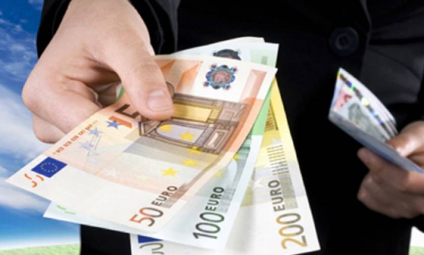 Επίδομα 1000 ευρώ: Ποιοι το δικαιούνται – Την Τρίτη η καταβολή του