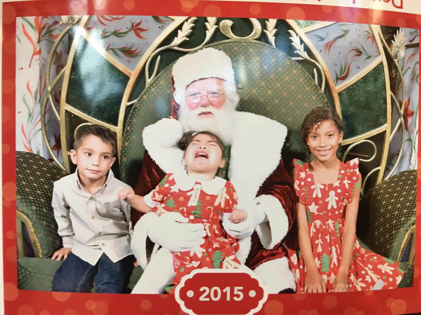 Όταν ο Άγιος Βασίλης δεν σκορπά χαμόγελα, αλλά… τρόμο! (photos)