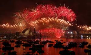 To Σίδνεϊ καλωσορίζει το 2016 με εκθαμβωτικά πυροτεχνήματα (Vid)