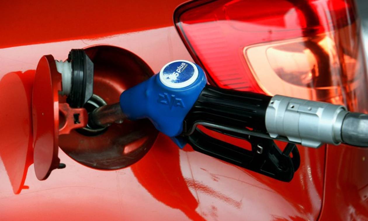 Όργιο κερδοσκοπίας: Να γιατί δεν πέφτει η τιμή της βενζίνης