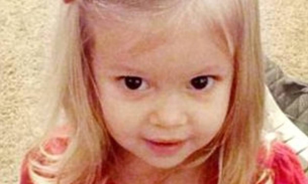 Τραγωδία: Δίχρονο κοριτσάκι πέθανε επειδή κατάπιε μπαταρία (pics)