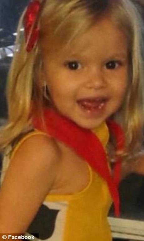 Τραγωδία: Δίχρονο κοριτσάκι πέθανε επειδή κατάπιε μπαταρία (pics)