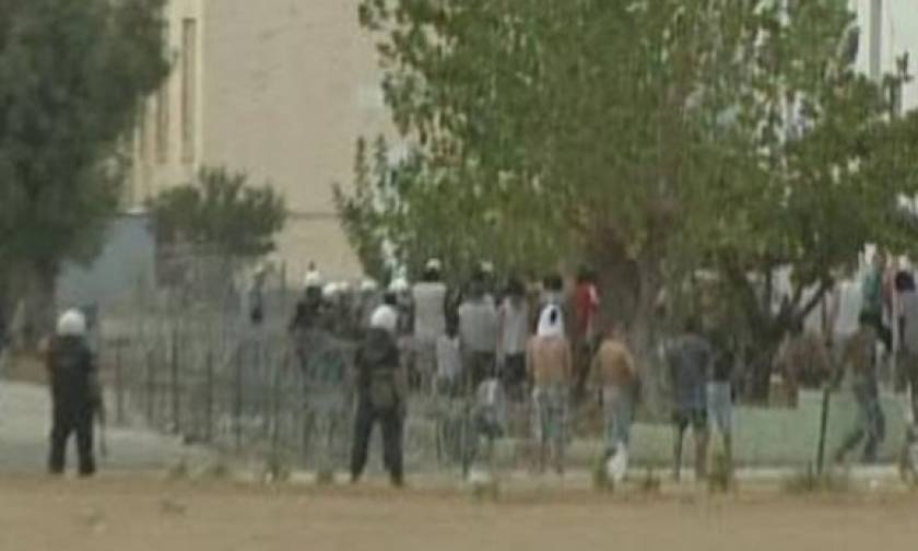 Ένταση μεταξύ μεταναστών και Αστυνομίας στο Κέντρο Κράτησης Μεταναστών της Κορίνθου