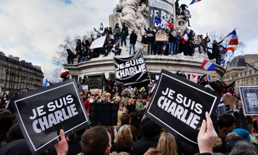 Το πρωτοσέλιδο του Charlie Hebdo ενόψει της «μαύρης» επετείου των επιθέσεων (photo)