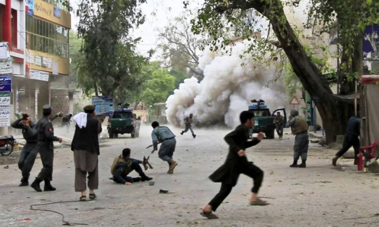 Με αμείωτη ένταση οι επιθέσεις βομβιστών αυτοκτονίας στο Αφγανιστάν