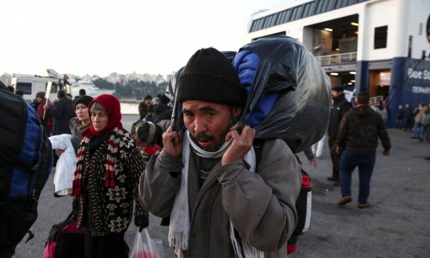 Πειραιά: Χιλιάδες και πάλι οι μετανάστες που φτάνουν στο λιμάνι