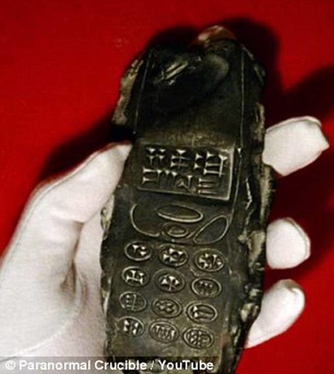 Ανακάλυψαν κινητό τηλέφωνο 800 ετών! (video+photos)