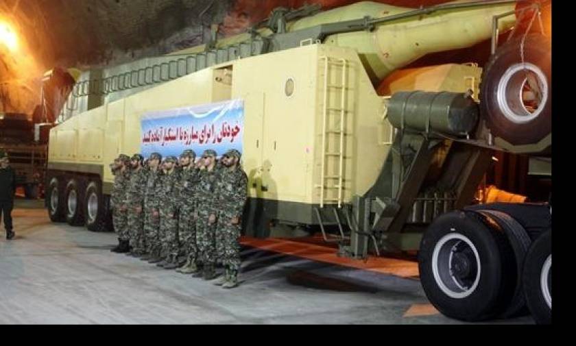 Ιράν: Η Τεχεράνη αποκάλυψε νέα υπόγεια βάση πυραύλων (video)