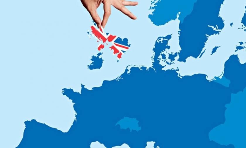 Πολιτικός σεισμός: Οι Βρετανοί επιλέγουν έξοδο από την ΕΕ