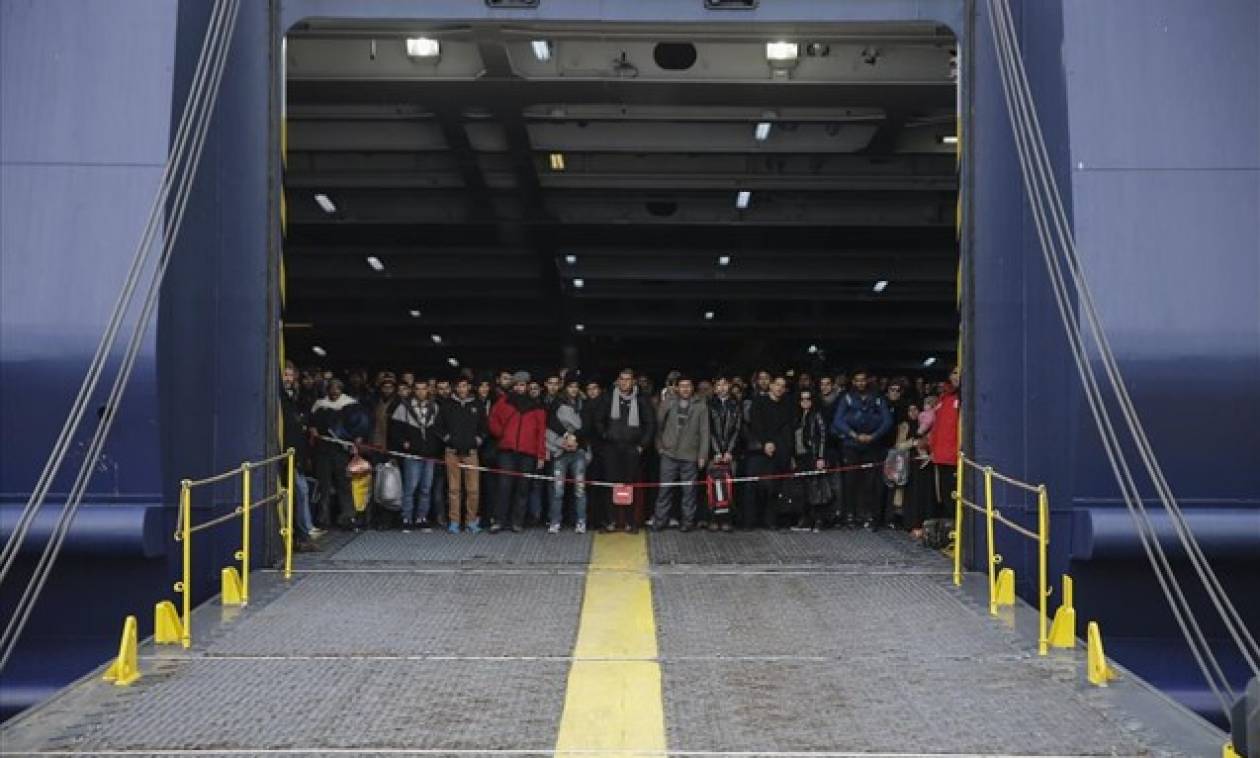 Στον Πειραιά καταπλέει το πλοίο «Αριάδνη» με 395 μετανάστες και πρόσφυγες