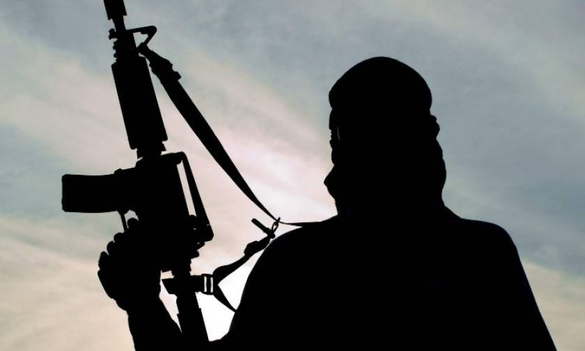 Νέα φρικαλεότητα από Τζιχαντιστές: «Μαχητής» του ISIS εκτελεί δημόσια τη μητέρα του