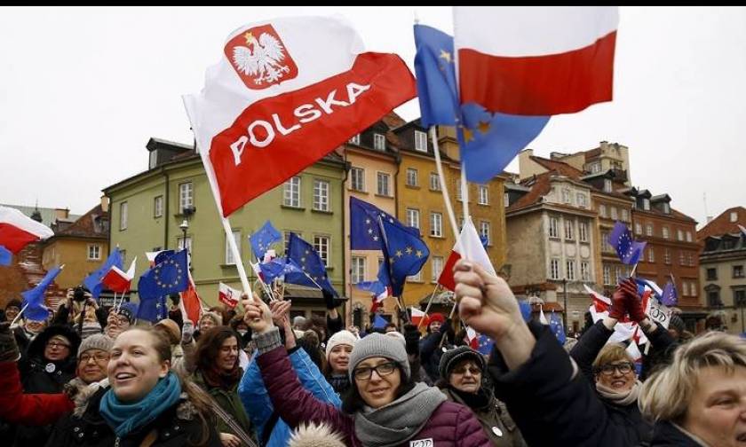 Πολωνία: «Ανοησίες» οι ευρωπαϊκές κατηγορίες για τον έλεγχο των ΜΜΕ