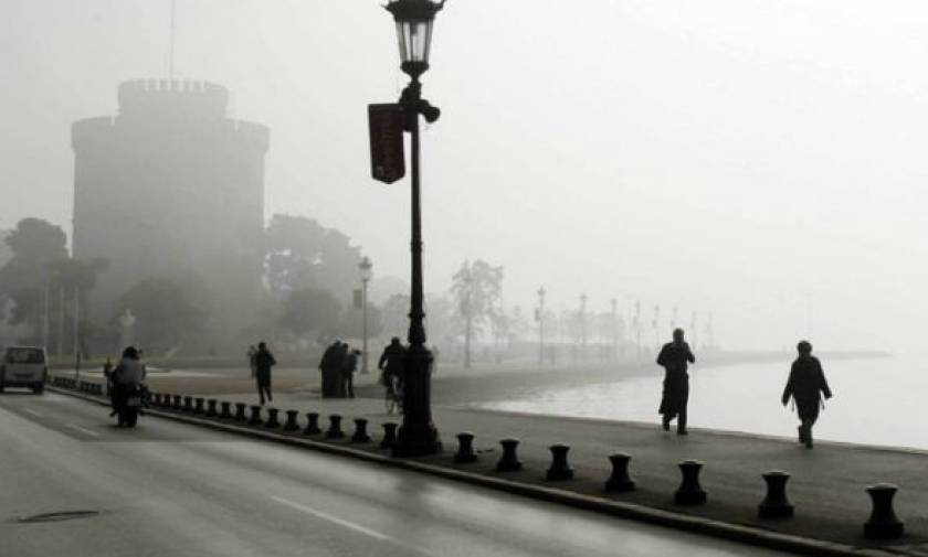 Κακοκαιρία: Πέπλο ομίχλης έχει καλύψει τη Θεσσαλονίκη