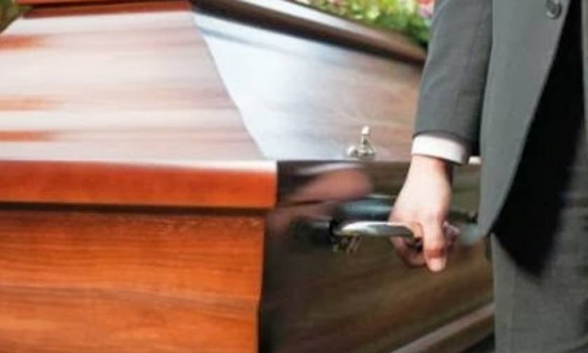 Το περιστατικό που «πάγωσε» τους πάντες σε κηδεία – Τι συνέβη;