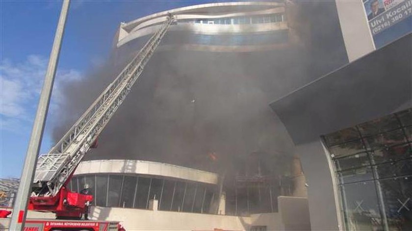 Τεράστια πυρκαγιά σε ξενοδοχείο στο Μάλτεπε της Τουρκίας - Δεκάδες εγκλωβισμένοι