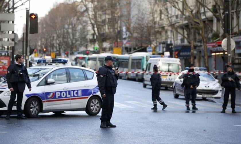 Παρίσι: Ο δράστης της επίθεσης στο αστυνομικό τμήμα είχε ζητήσει άσυλο στην Ελβετία
