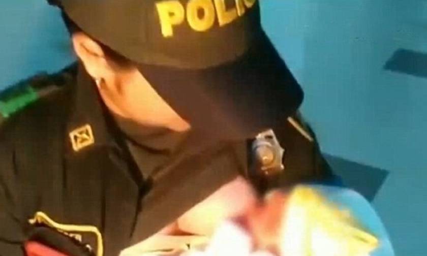 Κολομβία: Γυναίκα αστυνομικός έσωσε εγκαταλελειμμένο βρέφος θηλάζοντάς το (vid)