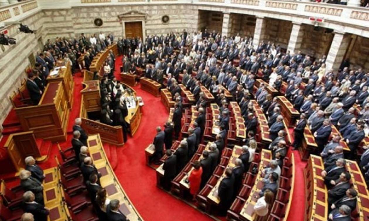 Βουλή: Υπερψήφιση αρκετών άρθρων του νομοσχεδίου με ρυθμίσεις για τους οπλίτες