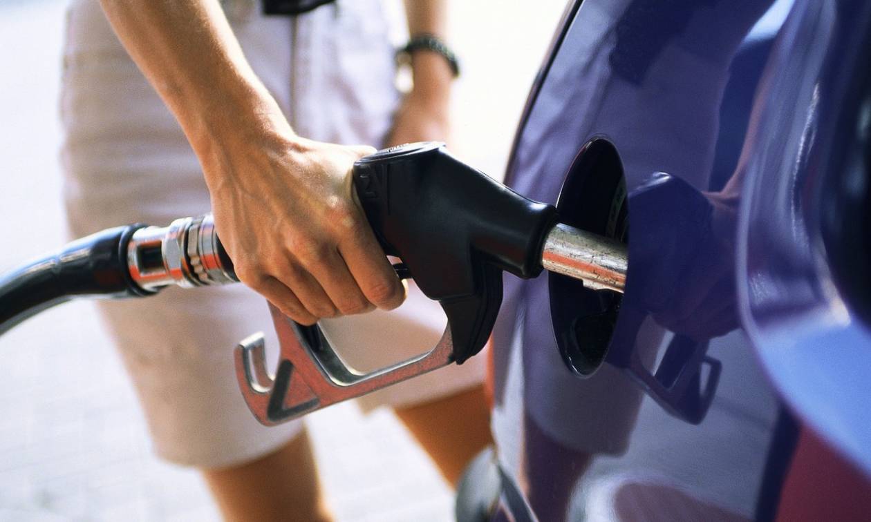Όργιο κερδοσκοπίας με την βενζίνη – Γιατί δεν πέφτει η τιμή;